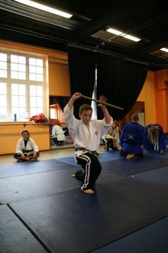 child doing jo no1